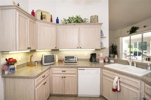 348 E Dakota Ct, Hernando, FL 34442 photo 3