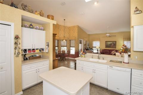 827 W Keller St, Hernando, FL 34442 photo 4