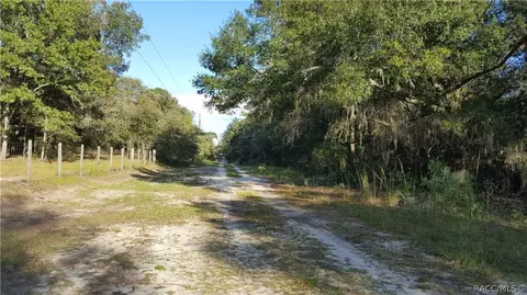96 E Brandon St, Hernando, FL 34442 photo 2