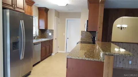 2825 S Circle Dr, Inverness, FL 34450 photo 5