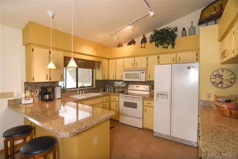 894 W Olympia St, Hernando, FL 34442 photo 4
