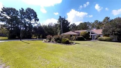 372 E Lancaster St, Lecanto, FL 34461 photo 2