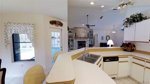 372 E Lancaster St, Lecanto, FL 34461 photo 9
