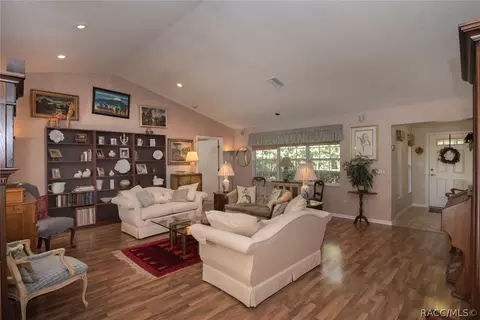 484 W Liberty St, Hernando, FL 34442 photo 2
