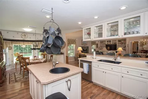 484 W Liberty St, Hernando, FL 34442 photo 3