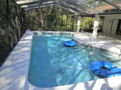 720 W Olympia St, Hernando, FL 34442 photo 2