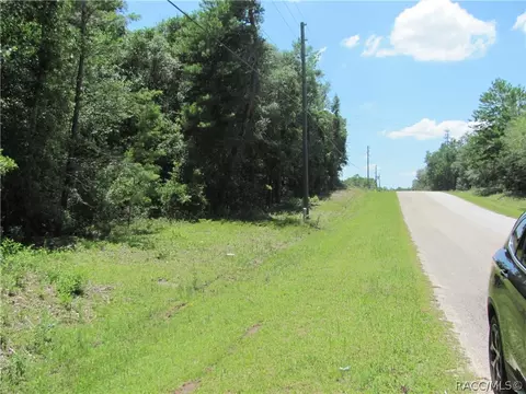 675 E Overdrive Cir, Hernando, FL 34442 photo 2