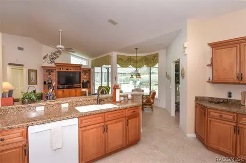 4272 N Forest Lake Dr, Hernando, FL 34442 photo 13