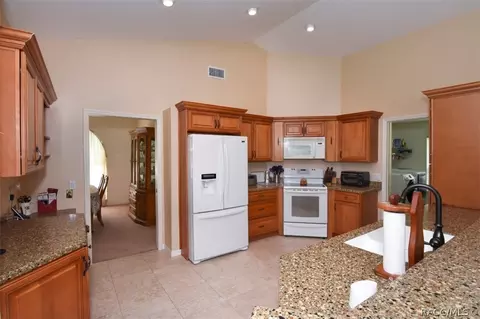 4272 N Forest Lake Dr, Hernando, FL 34442 photo 11