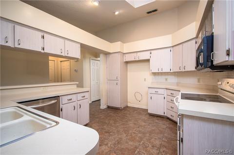 335 E Falconry Ct, Hernando, FL 34442 photo 2