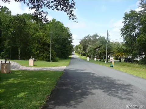 739 W Liberty St, Hernando, FL 34442 photo 5