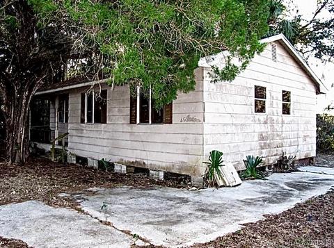 34 Allen Ave, Inglis, FL 34449 photo 3