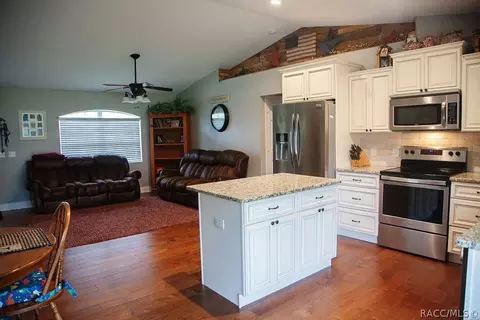 982 E Bismark St, Hernando, FL 34442 photo 8