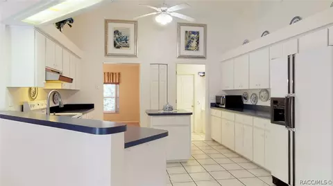 688 W Liberty St, Hernando, FL 34442 photo 3