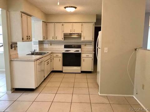 6421 Hillview Rd, Spring Hill, FL 34606 photo 2