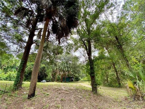 285 Gladys Ave, Inglis, FL 34449 photo 4