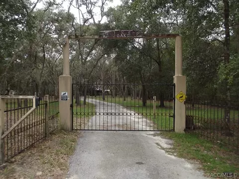 8471 Stone Dr, Webster, FL 33597 photo 3