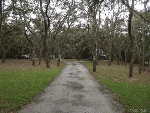 8471 Stone Dr, Webster, FL 33597 photo 4