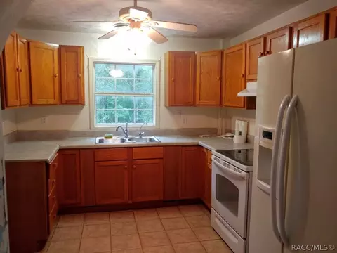 8471 Stone Dr, Webster, FL 33597 photo 10