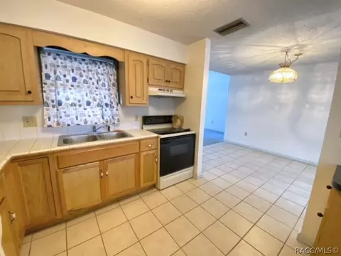 1134 SE 3rd St, Crystal River, FL 34429 photo 4