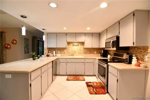 779 E Connecticut Ln, Hernando, FL 34442 photo 10