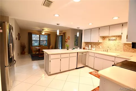 779 E Connecticut Ln, Hernando, FL 34442 photo 9