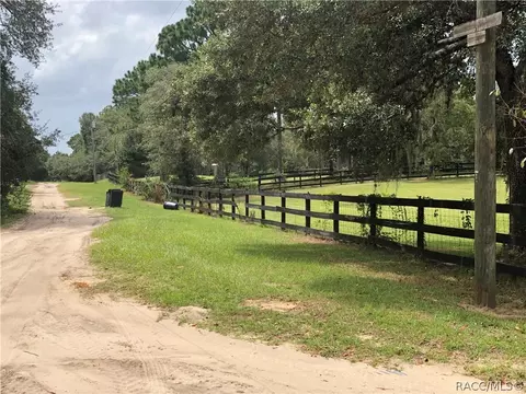 613 E Nicholas St, Hernando, FL 34442 photo 4