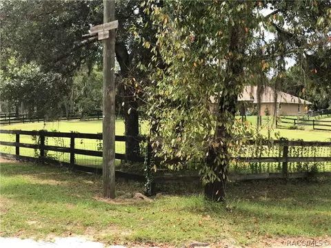 613 E Nicholas St, Hernando, FL 34442 photo 3