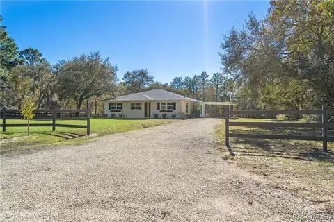 566 E Katie St, Hernando, FL 34442 photo 2