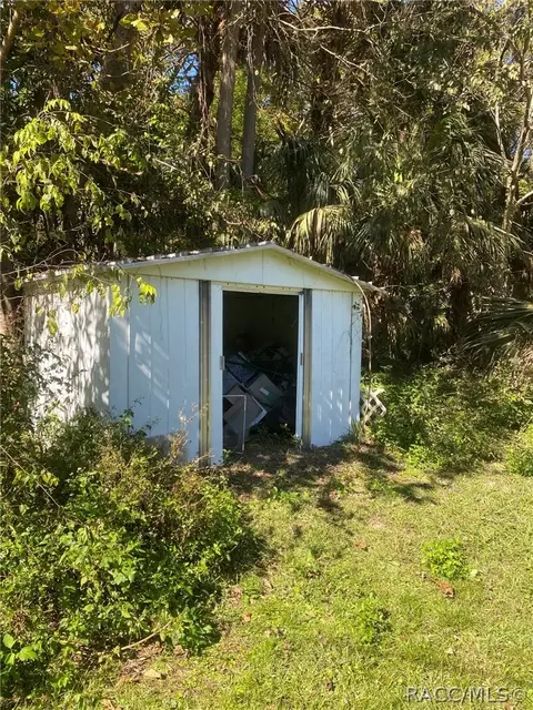 182 Palm St, Inglis, FL 34449 photo 3