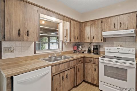 8831 E Devonshire Rd, Inverness, FL 34450 photo 11