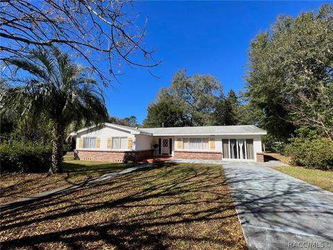9147 N Golfview Dr, Citrus Springs, FL 34434