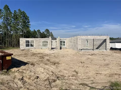 880 W Hallam Dr, Citrus Springs, FL 34434