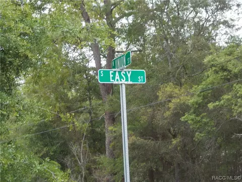 8 S Easy St, Lecanto, FL 34461 photo 3