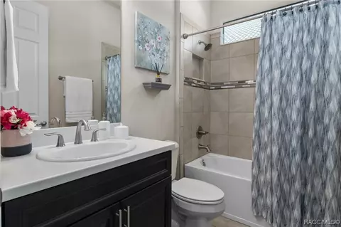Bath - 1848 W Sundown Ln, Hernando, FL 34442 photo 7 of 8
