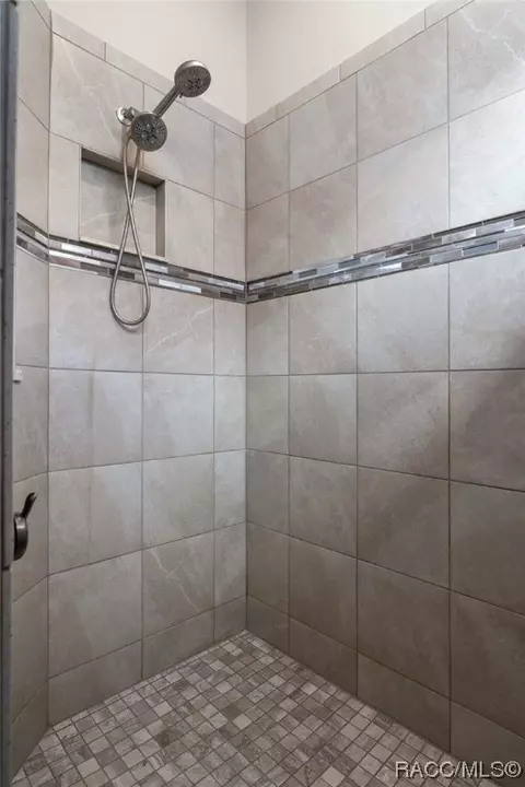 Bath - 1848 W Sundown Ln, Hernando, FL 34442 photo 6 of 8