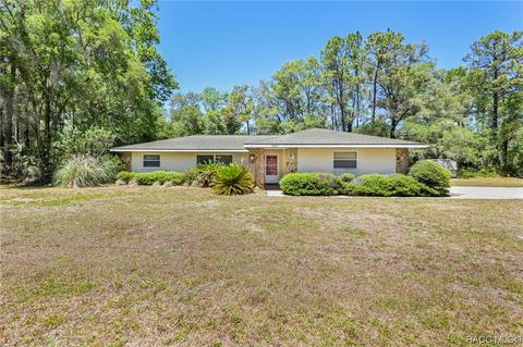 9825 W Hayes Ln, Crystal River, FL 34428