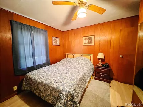 Bedroom - 6351 SE 26th Ter, Inglis, FL 34449 photo 4 of 5