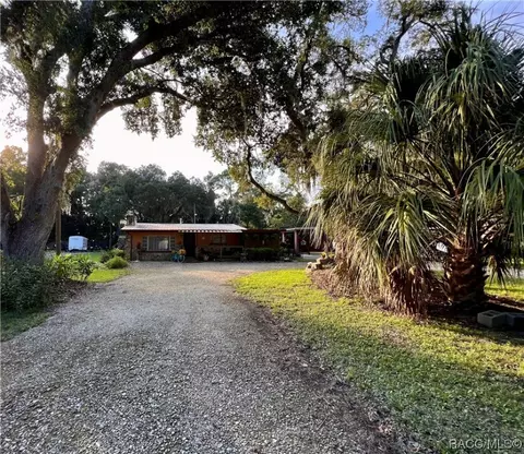 6636 Riverside Dr, Yankeetown, FL 34498