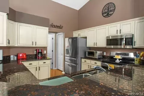 Kitchen - 1478 E Monopoly Loop, Inverness, FL 34453 photo 3 of 4