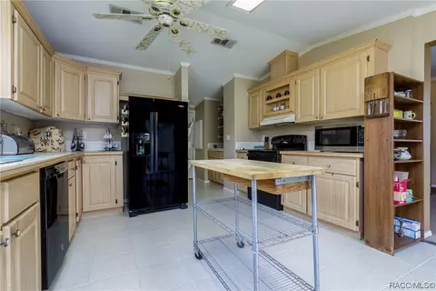 689 E La Salle St, Hernando, FL 34442 photo 6