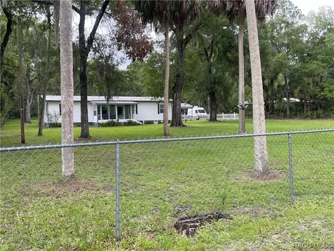 197 Vicki St, Inglis, FL 34449 photo 2