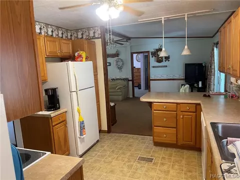 197 Vicki St, Inglis, FL 34449 photo 4