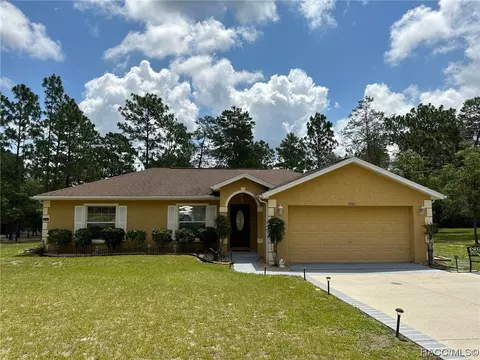 8980 N Farrington Dr, Citrus Springs, FL 34433