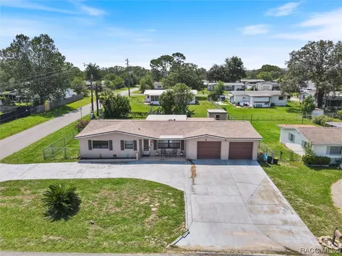 33 S Tyler St, Beverly Hills, FL 34465