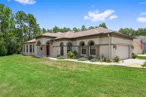 10 Weeping Willow Ct, Homosassa, FL 34446