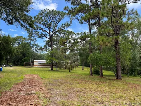 2300 N Reynolds Ave, Crystal River, FL 34428
