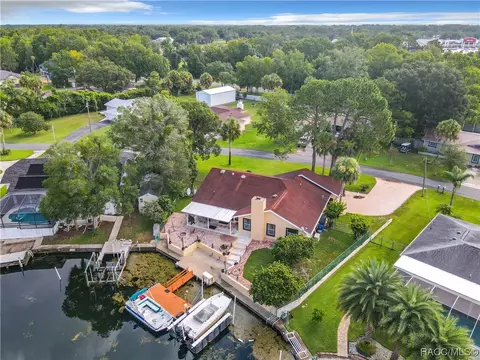1542 SE Pinwheel Dr, Crystal River, FL 34429