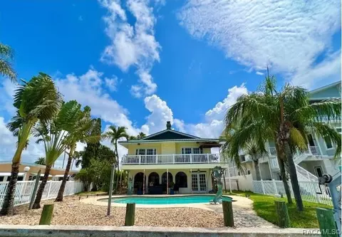 16016 5th St E, Redington Beach, FL 33708