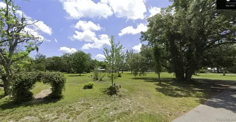 25 N Maple St, Inglis, FL 34449